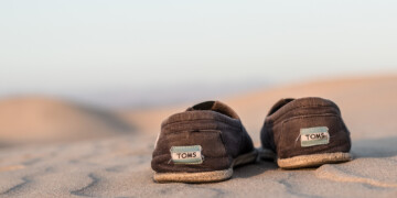 slide on toms shoes on sand