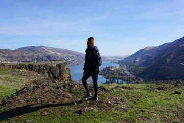 Woman in orange hat hiking the Columbia River Gorge