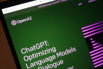 Open laptop showing how to use ChatGPT to optimize language models on the screen.